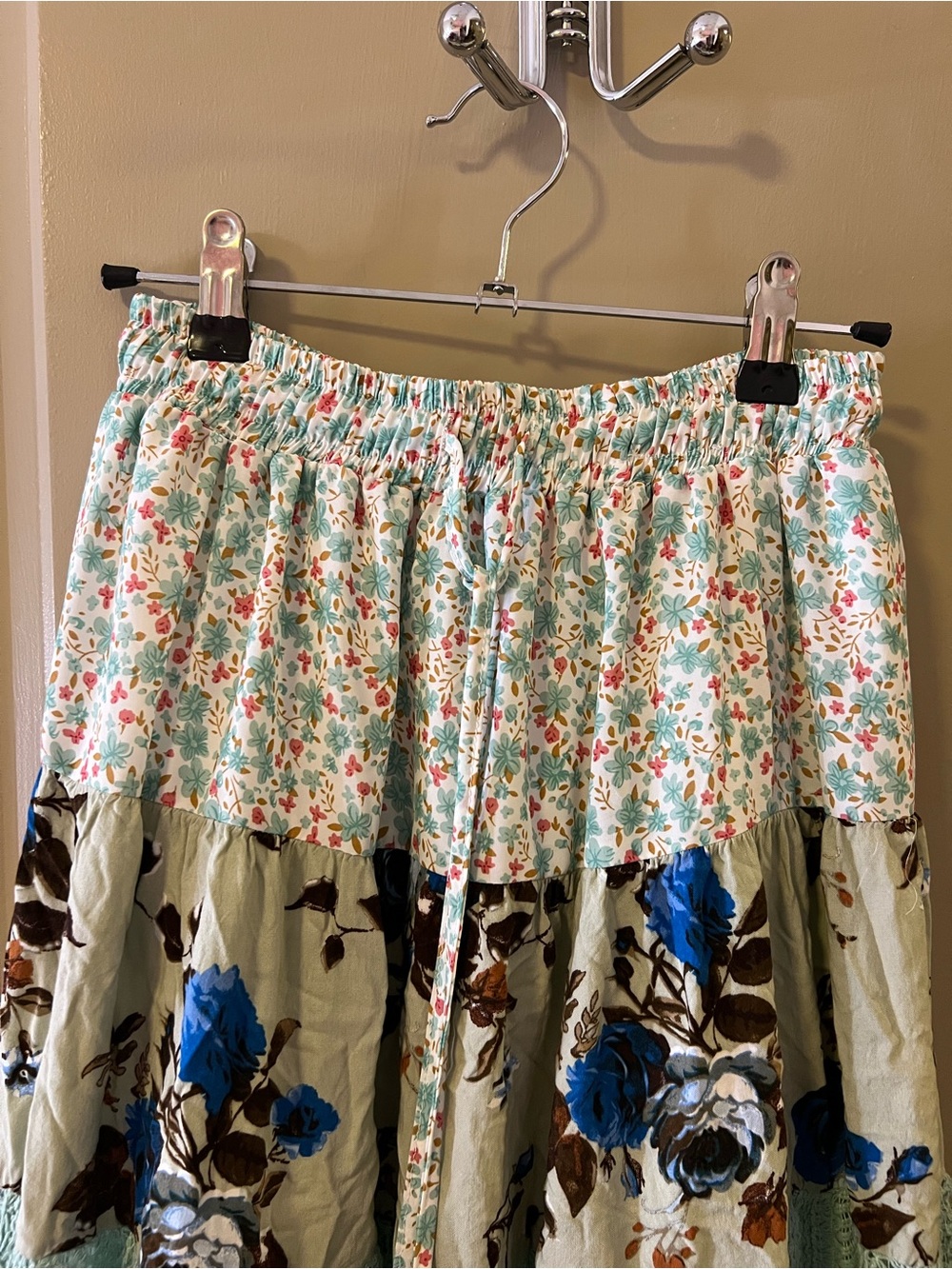 POL Mint Green Floral Tiered Maxi Skirt: S - Picture 4 of 7